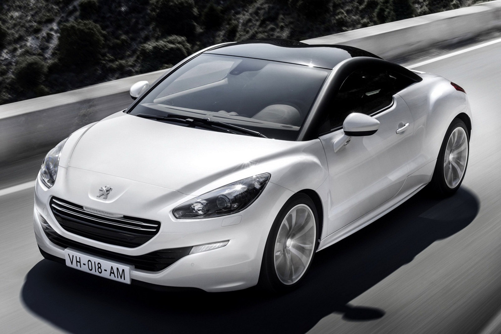 2013-Peugeot-RCZ-22.jpg