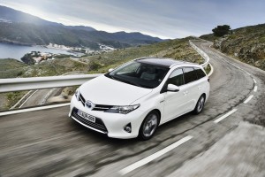 Auris-Touring-Sports-front-2013