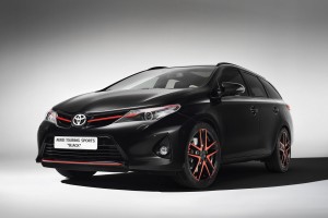 Toyota-Auris-Touring -Sport-Black-3[2]