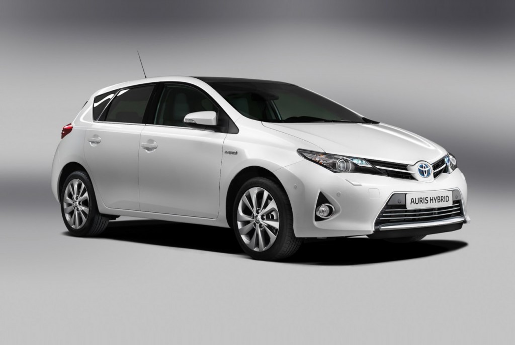 toyota-auris-full-hybrid-1--1345447667