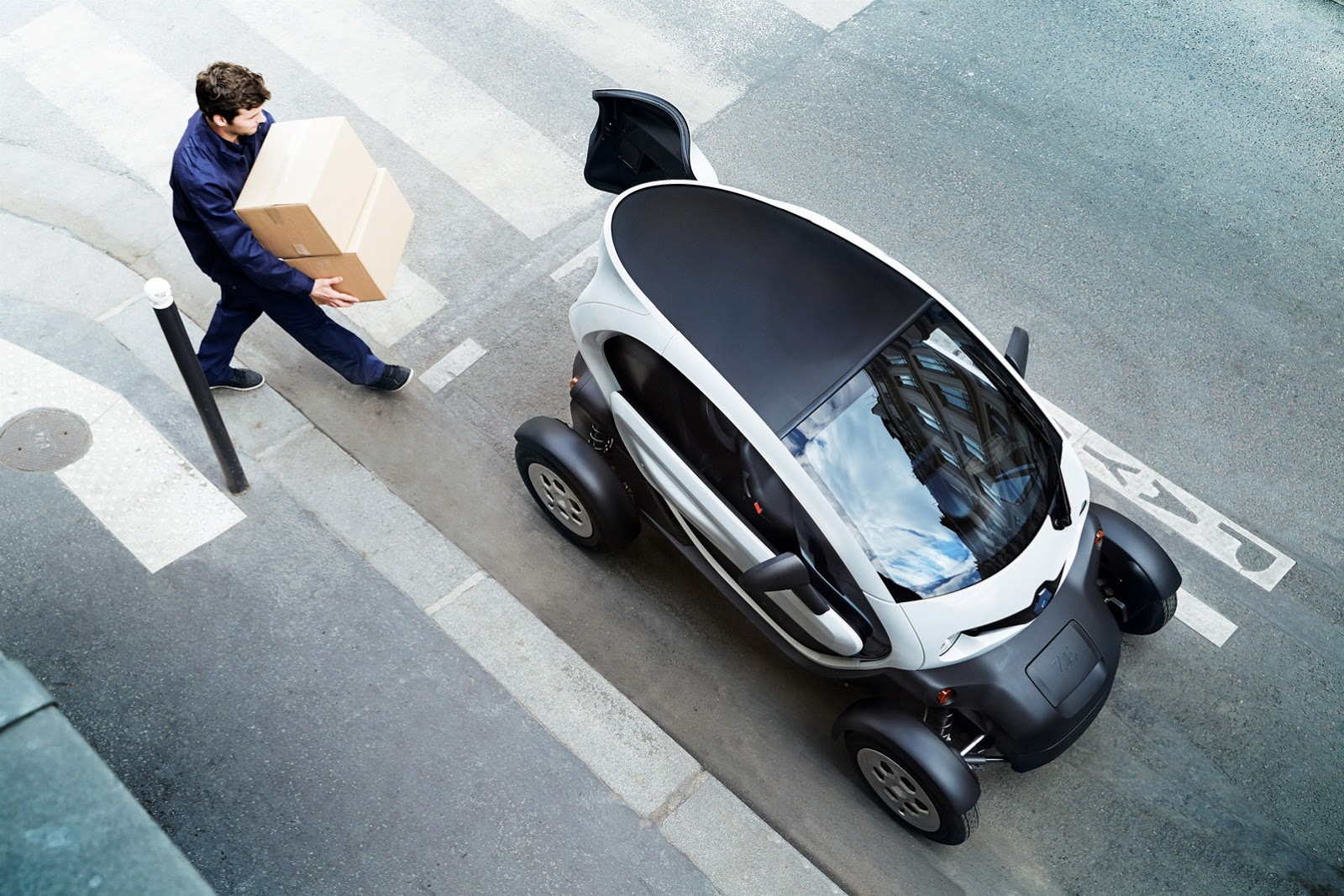 Одноместный автомобиль. Renault Twizy Cargo. Mini car Renault Twizy. Одноместный Рено Твизи. Renault Twizy z.e. Cargo..